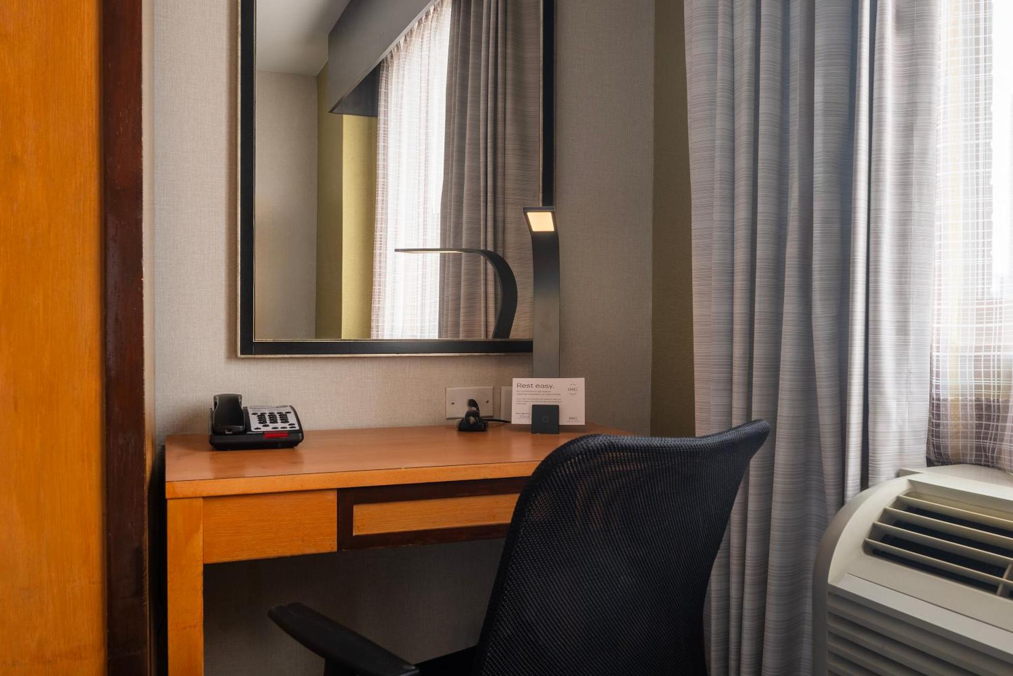 Holiday Inn Express - Times Square By Ihg New York Extérieur photo